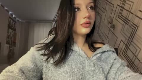 Nicole online show from April 22, 2026, 2:40 pm