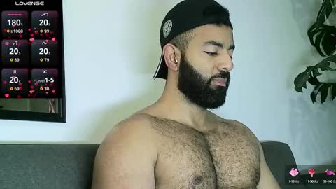 SebasRoa online show from October 10, 2025, 6:07 pm