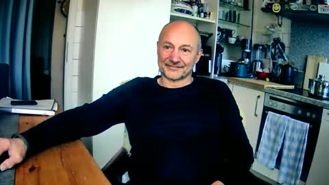 Snapshot of roadrunnerger chatting on November 18, 2025, 3:05 pm roadrunnerger online show from November 18, 2025, 3:05 pm