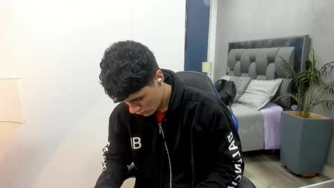 Roan Birkin online show from October 12, 2025, 7:24 pm