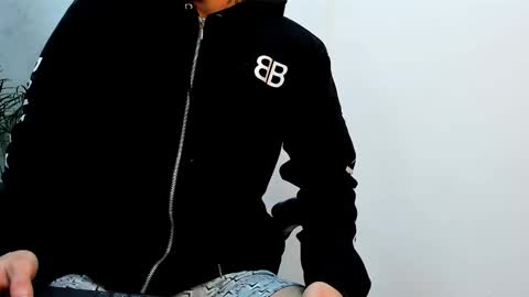 Roan Birkin online show from November 18, 2025, 8:35 pm