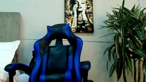 Roan Birkin online show from May 27, 2026, 1:57 am