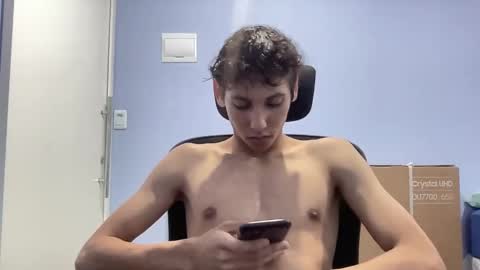 roandry909974 online show from December 11, 2024, 1:15 am