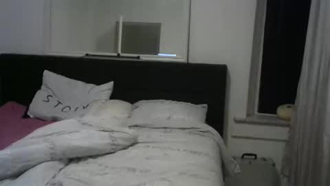 Snapshot of rober10000 chatting on November 9, 2025, 5:28 am rober10000 online show from November 9, 2025, 5:28 am