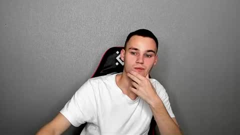 Snapshot of robert10211 chatting on November 7, 2025, 3:28 am robert10211 online show from November 7, 2025, 3:28 am