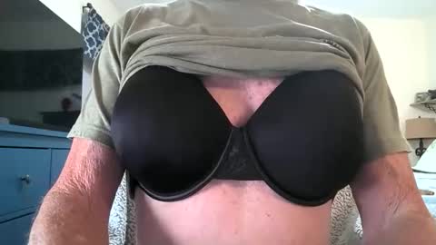 robert online show from October 23, 2025, 7:34 pm