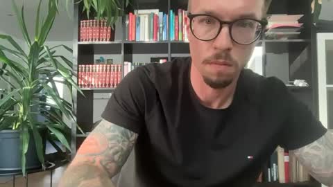 Snapshot of robert_x666 chatting on June 19, 2026, 5:39 pm robert_x666 online show from June 19, 2026, 5:39 pm