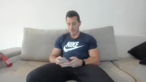 Snapshot of roberto4ever chatting on January 5, 2025, 1:26 pm roberto4ever online show from January 5, 2025, 1:26 pm