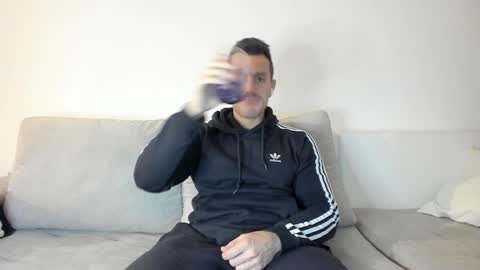 Snapshot of roberto4ever chatting on January 21, 2025, 6:02 pm roberto4ever online show from January 21, 2025, 6:02 pm