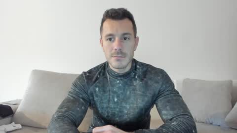 Snapshot of roberto4ever chatting on February 6, 2025, 1:54 pm roberto4ever online show from February 6, 2025, 1:54 pm