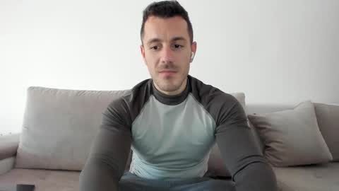 Snapshot of roberto4ever chatting on February 24, 2025, 12:37 pm roberto4ever online show from February 24, 2025, 12:37 pm