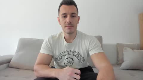 Snapshot of roberto4ever chatting on March 5, 2025, 10:22 am roberto4ever online show from March 5, 2025, 10:22 am
