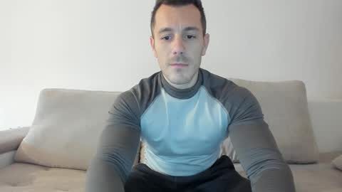 Snapshot of roberto4ever chatting on March 12, 2025, 10:16 am roberto4ever online show from March 12, 2025, 10:16 am