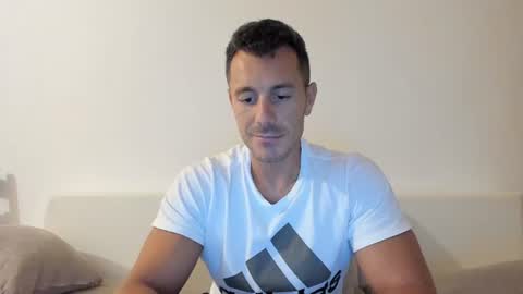 roberto4ever online show from July 12, 2026, 6:10 pm