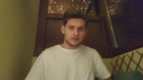 Snapshot of roberto_twink1 chatting on January 28, 2025, 1:18 am Roberto online show from January 28, 2025, 1:18 am