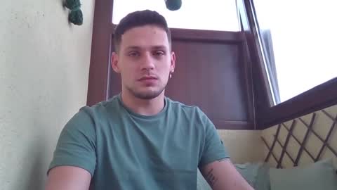 Snapshot of roberto_twink1 chatting on November 26, 2025, 7:42 am Roberto online show from November 26, 2025, 7:42 am