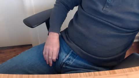 Snapshot of robidan6923 chatting on November 17, 2025, 2:01 pm robidan6923 online show from November 17, 2025, 2:01 pm