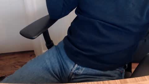 Snapshot of robidan6923 chatting on December 1, 2025, 2:00 pm robidan6923 online show from December 1, 2025, 2:00 pm