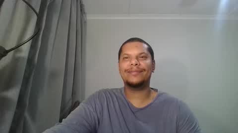 robinidessundercover34 online show from April 7, 2026, 1:50 am