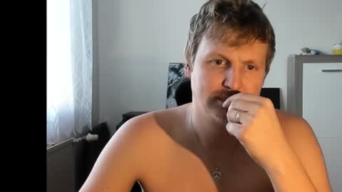 Snapshot of robirt5 chatting on October 30, 2025, 1:01 pm Bob online show from October 30, 2025, 1:01 pm