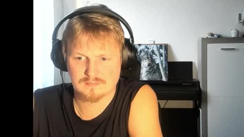 Snapshot of robirt5 chatting on October 31, 2025, 3:02 pm Bob online show from October 31, 2025, 3:02 pm