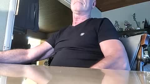 Snapshot of robke1966 chatting on December 31, 2024, 8:04 am robke1966 online show from December 31, 2024, 8:04 am