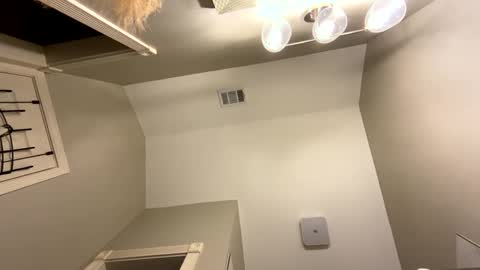 roblatino12 online show from February 11, 2025, 10:18 pm