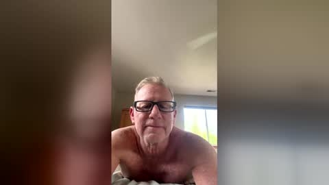 Snapshot of robo0000 chatting on May 25, 2026, 11:33 pm robo0000 online show from May 25, 2026, 11:33 pm