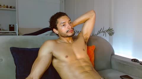 roby_millerr online show from March 4, 2025, 6:18 pm