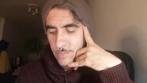 robynhotchilli online show from December 4, 2025, 1:59 am