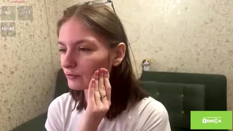 robynsentinella online show from March 30, 2026, 2:45 am