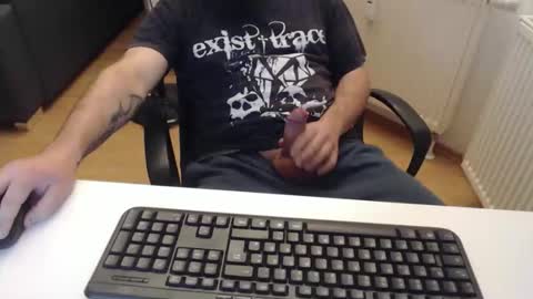 Snapshot of robzombi chatting on November 20, 2025, 4:07 pm Rockbart online show from November 20, 2025, 4:07 pm