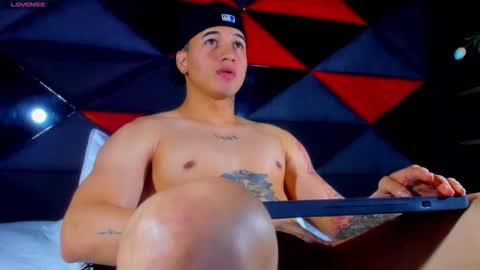 rocco_santos online show from March 30, 2026, 6:42 pm