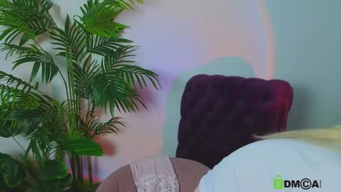 rochelle_dolly online show from May 17, 2026, 4:03 pm