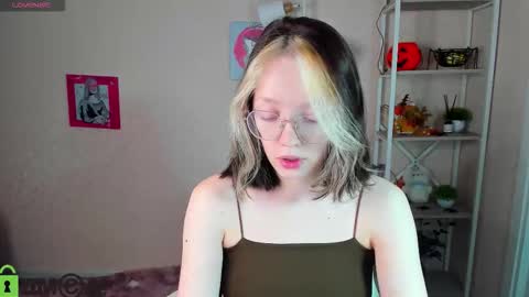 Snapshot of rockett_bunny chatting on November 13, 2025, 1:04 am Rockett online show from November 13, 2025, 1:04 am