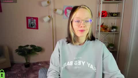 Snapshot of rockett_bunny chatting on November 17, 2025, 1:00 am Rockett online show from November 17, 2025, 1:00 am