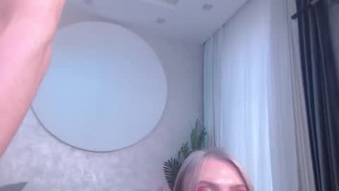 Lina and Den online show from October 2, 2025, 9:49 am