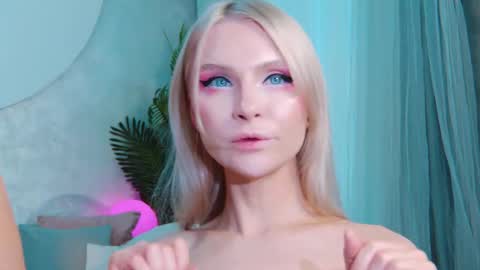 Lina and Den online show from October 16, 2025, 9:54 am