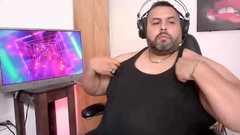 rodrixxx54 online show from January 14, 2025, 3:22 am