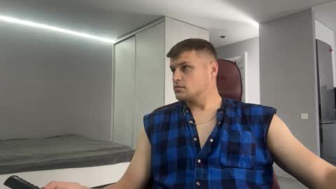 roguetitan6 online show from November 9, 2025, 9:07 am