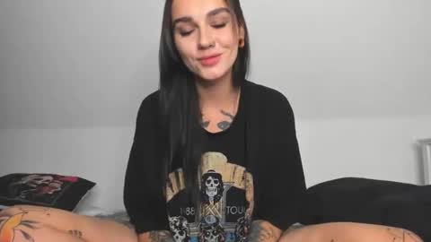 rokiinbaby online show from October 3, 2025, 7:33 pm