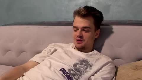 taylor fox online show from November 25, 2025, 3:56 pm