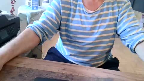 Snapshot of rolandloser1000 chatting on December 17, 2024, 9:07 am rolandloser1000 online show from December 17, 2024, 9:07 am