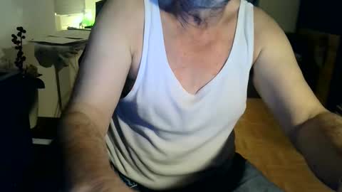 Snapshot of rolandloser1000 chatting on January 11, 2025, 6:01 pm rolandloser1000 online show from January 11, 2025, 6:01 pm