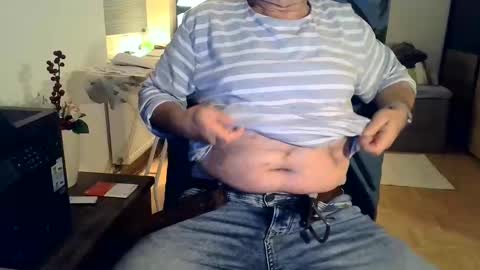 Snapshot of rolandloser1000 chatting on January 17, 2025, 9:17 pm rolandloser1000 online show from January 17, 2025, 9:17 pm