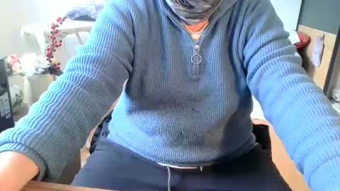 Snapshot of rolandloser1000 chatting on February 5, 2025, 8:54 am rolandloser1000 online show from February 5, 2025, 8:54 am