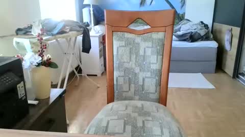 Snapshot of rolandloser1000 chatting on February 18, 2025, 9:54 am rolandloser1000 online show from February 18, 2025, 9:54 am