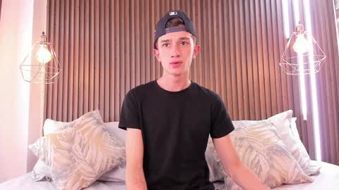 Snapshot of rolito18_ chatting on February 7, 2025, 3:45 am twink juli online show from February 7, 2025, 3:45 am