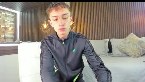 Snapshot of rolito18_ chatting on February 24, 2025, 12:59 pm twink juli online show from February 24, 2025, 12:59 pm