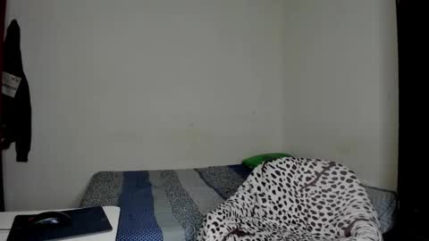 Snapshot of rolling_05 chatting on February 8, 2026, 1:31 am rolling_05 online show from February 8, 2026, 1:31 am